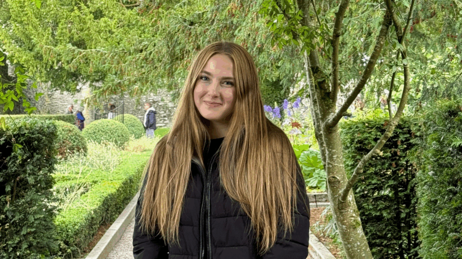 فصل دراسي لكلير في الخارج في دبلن، أيرلندا