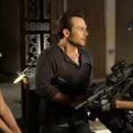 وحيدًا في الظلام يحصل على فرصة أخرى في الحياة