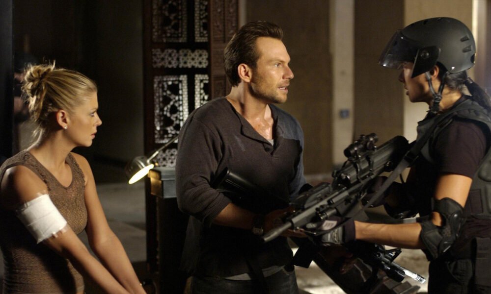 وحيدًا في الظلام يحصل على فرصة أخرى في الحياة