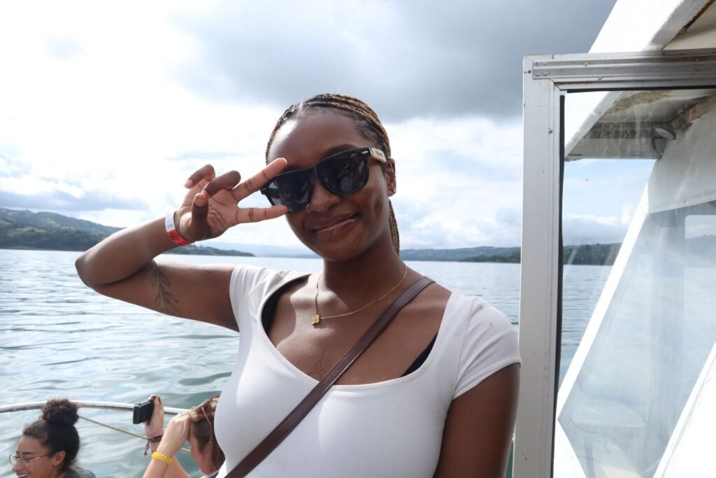 صيف آشلي في الخارج في كوستاريكا