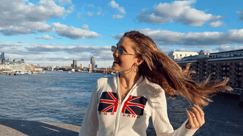 بريدجيت الفصل الدراسي في الخارج في لندن