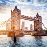 تعرف على أربعة طلاب جامعيين درسوا في الخارج في إنجلترا