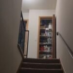 صاحب منزل شجاع يواجه الروح بقبضتيه