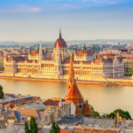 تعرف على اثنين من طلاب الكلية الذين درسوا في الخارج في المجر