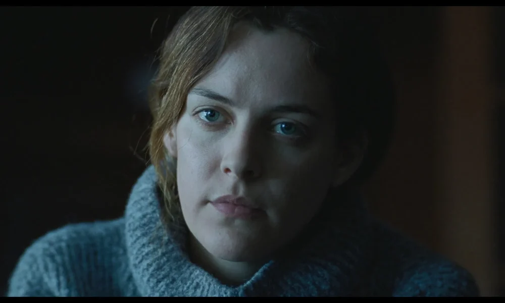 ينجح النزل في إثارة الرعب دون أن يرفع صوته مطلقًا