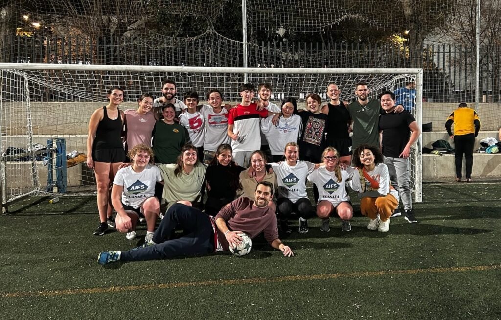 هل يمكن للرياضيين من طلاب الجامعات الدراسة أو التدرب في الخارج؟