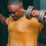 الذي يبني المزيد من العضلات؟ • أقوى بالعلم