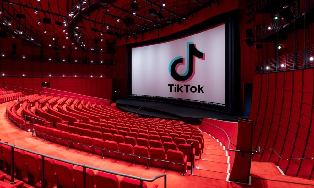 تلجأ شركة باراماونت إلى مؤثري TikTok للترويج للأفلام من خلال “العروض السرية”