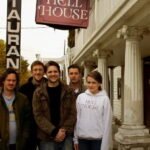 كيف ارتفعت شركة “Hell House LLC” من أحد المعجبين المفضلين إلى شركة امتياز فقدت الحبكة؟