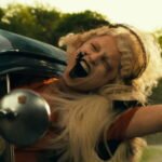 ماجي جيلينهال “العروس!” يسقط مقطورة مكهربة